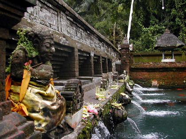 ʥȪ�� Pura Tirtha Empul